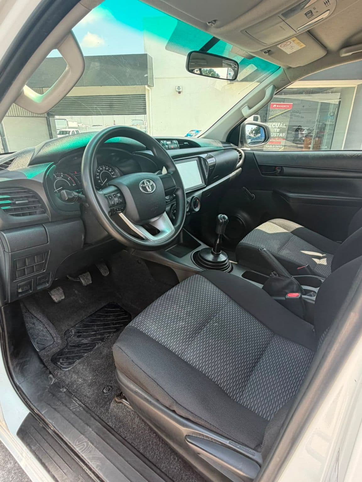 Toyota Hilux 2023 — foto 11