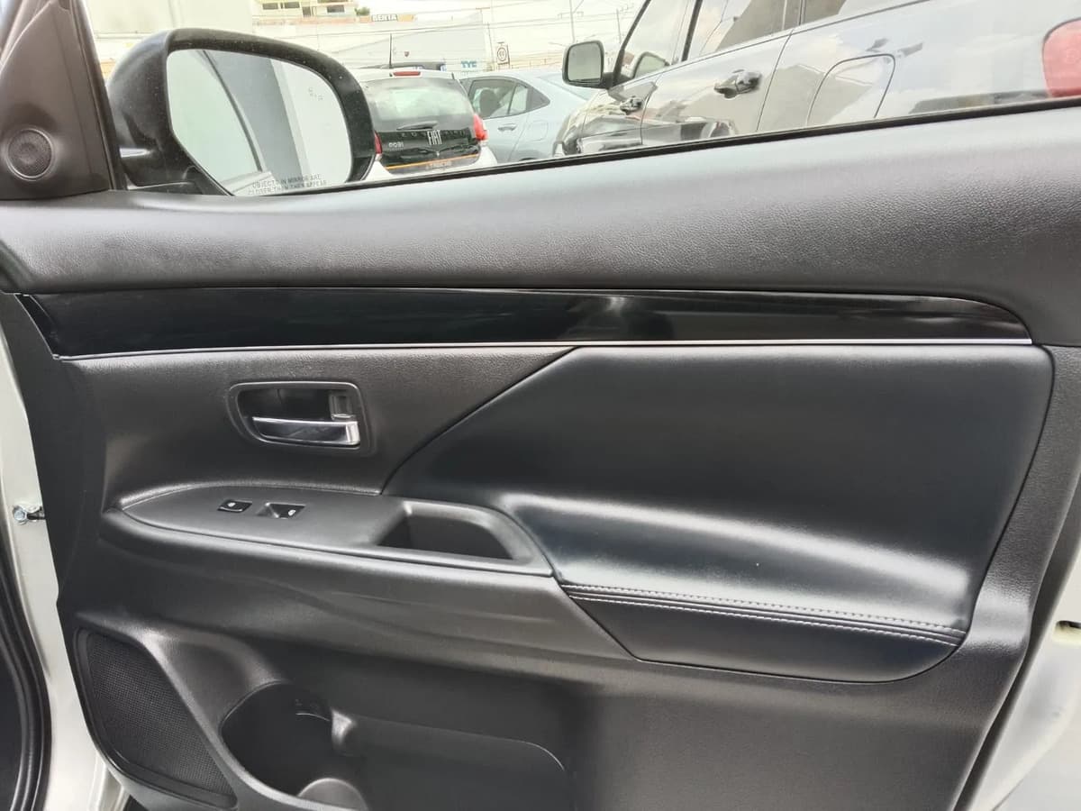 Mitsubishi Outlander 2019 — foto 9