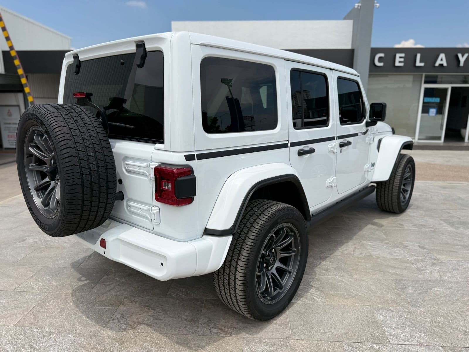 Jeep Wrangler 2025 — foto 8