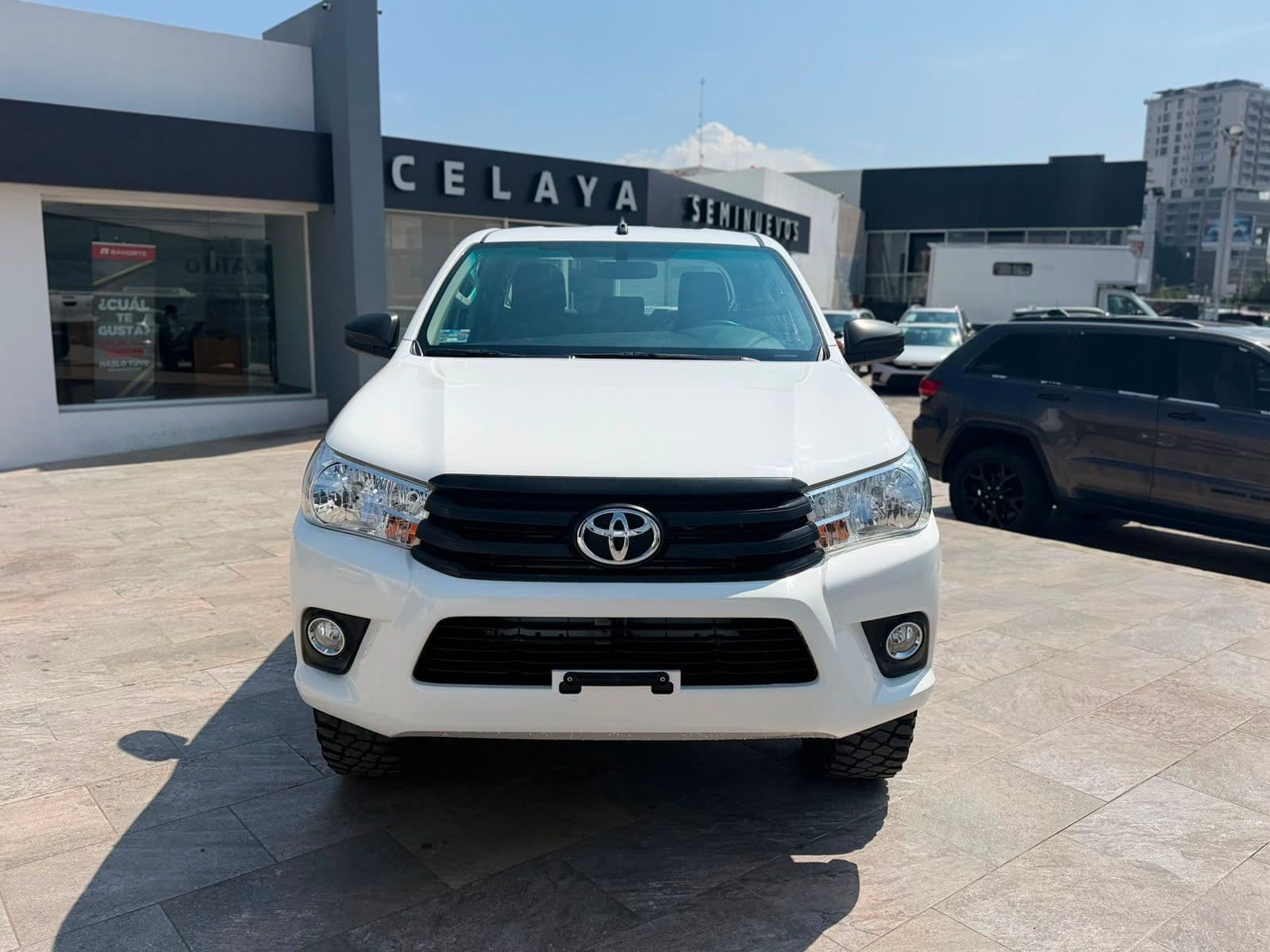 Toyota Hilux 2023 — foto 3