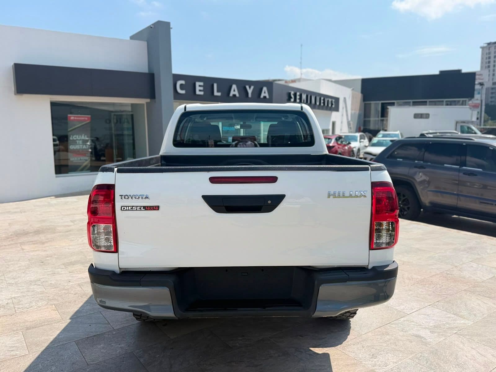 Toyota Hilux 2023 — foto 8
