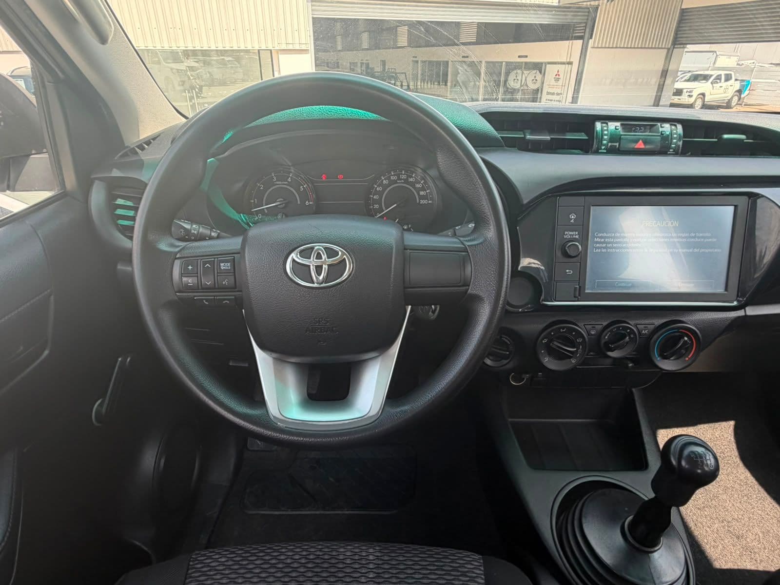 Toyota Hilux 2023 — foto 9
