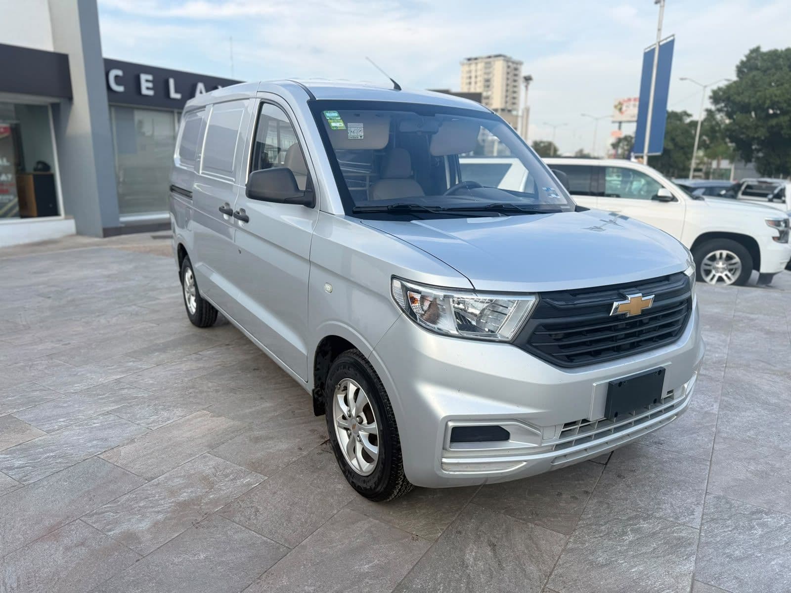 Chevrolet Tornado 2023 — foto 2