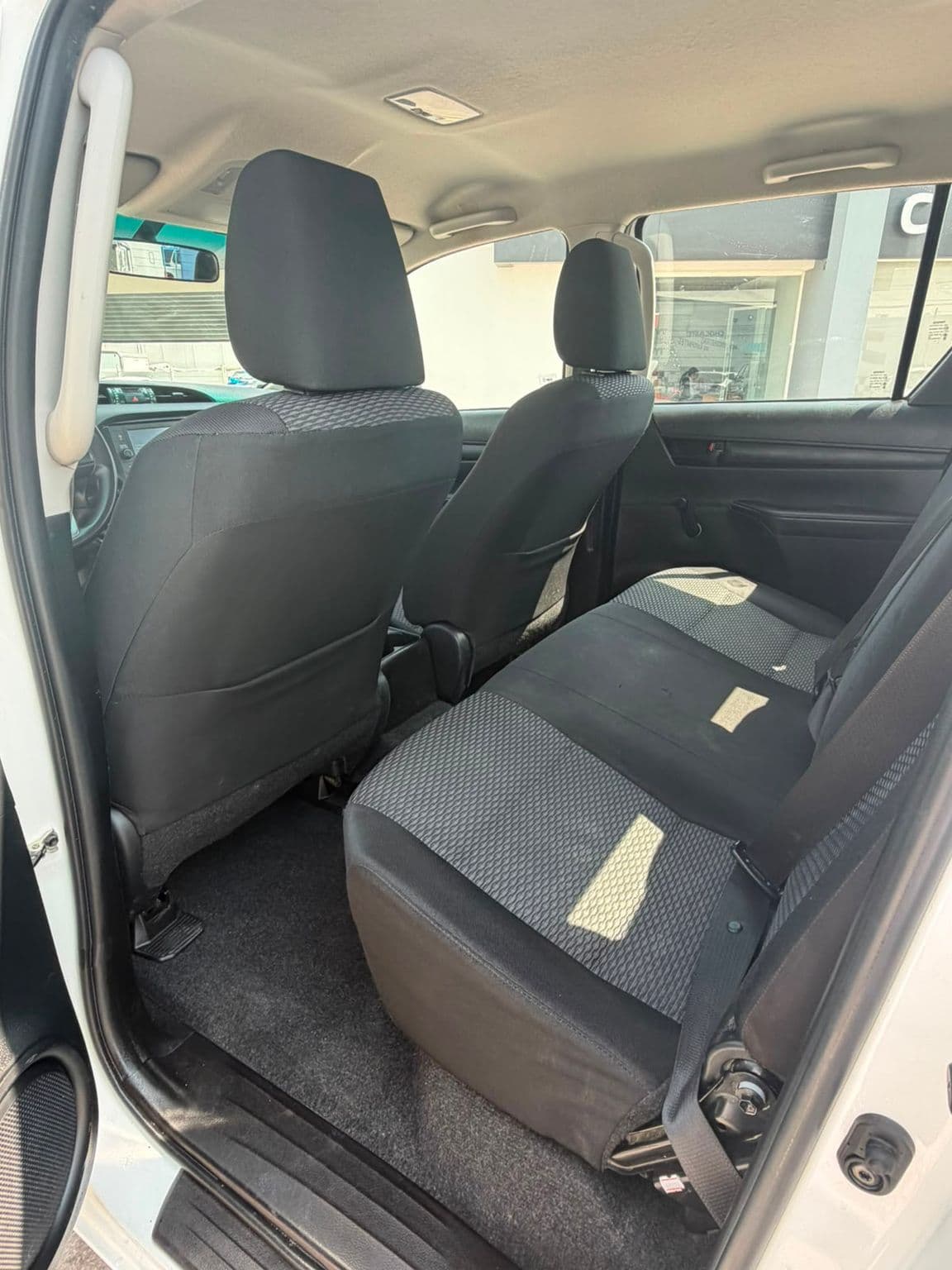 Toyota Hilux 2023 — foto 12